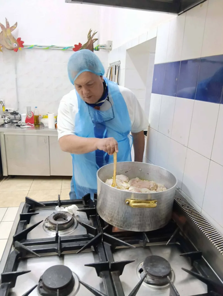 Στην Κουζίνα Αγάπης το 2ο Σύστημα Προσκόπων Πατρών ΦΩΤΟ