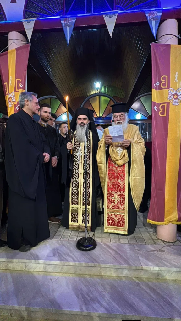 Πάτρα: Αλογο προσκύνησε την εικόνα του Αγίου Γεωργίου ΦΩΤΟ