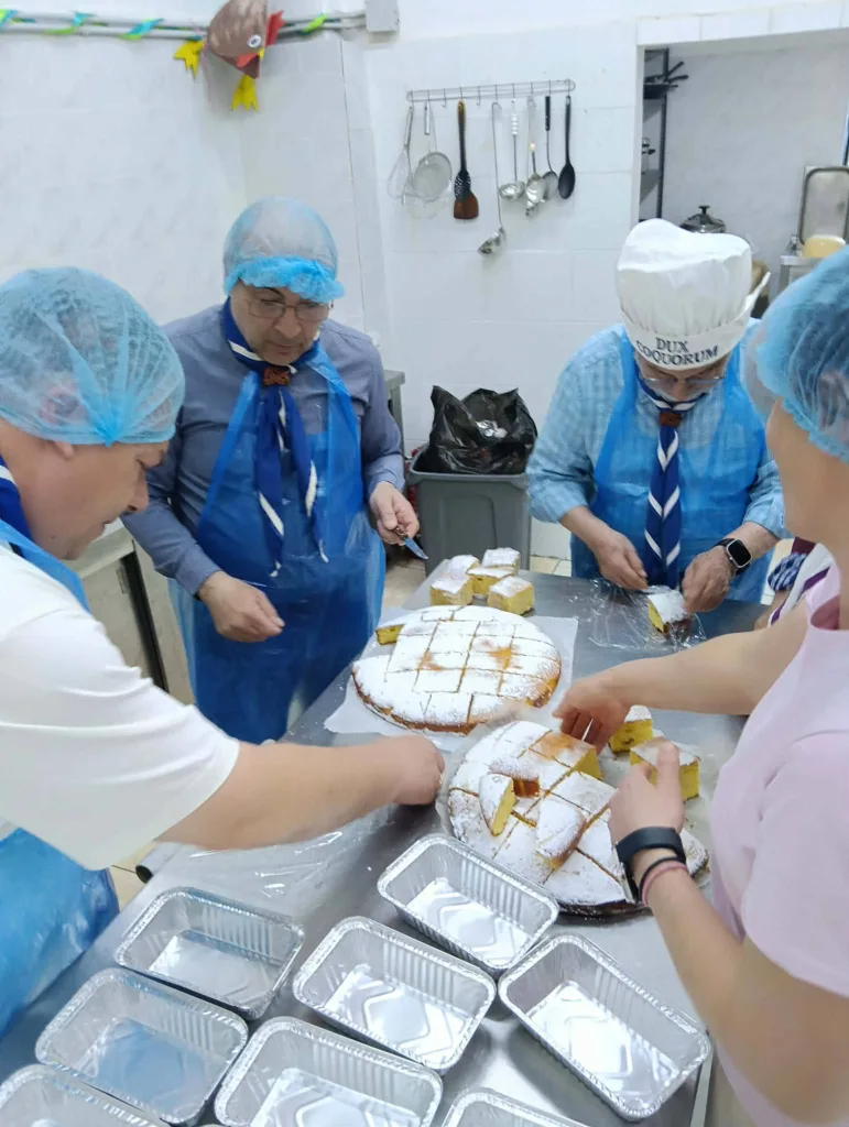 Στην Κουζίνα Αγάπης το 2ο Σύστημα Προσκόπων Πατρών ΦΩΤΟ