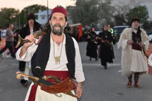 Το άγημα «Παναγιώτης Καρατζάς» Πάτρας στην απελευθέρωση της Ναυπάκτου ΦΩΤΟ