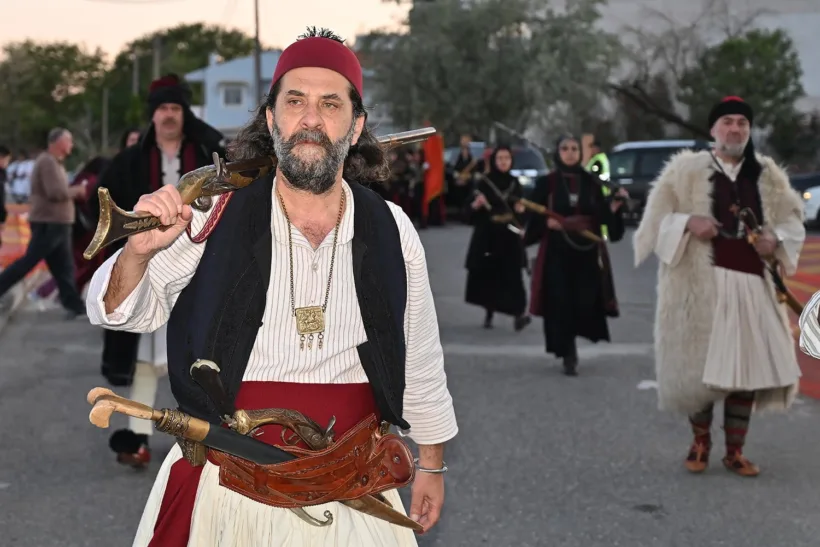 Το άγημα «Παναγιώτης Καρατζάς» Πάτρας στην απελευθέρωση της Ναυπάκτου ΦΩΤΟ