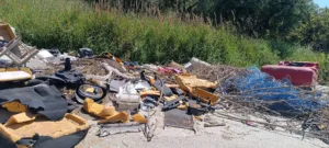 Μιντιλόγλι Πατρών: Σκουπίδια, σπίτια και μικρά παιδιά ΦΩΤΟ