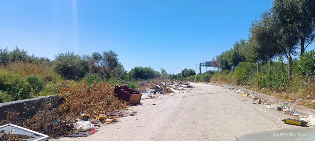 Μιντιλόγλι Πατρών: Σκουπίδια, σπίτια και μικρά παιδιά ΦΩΤΟ
