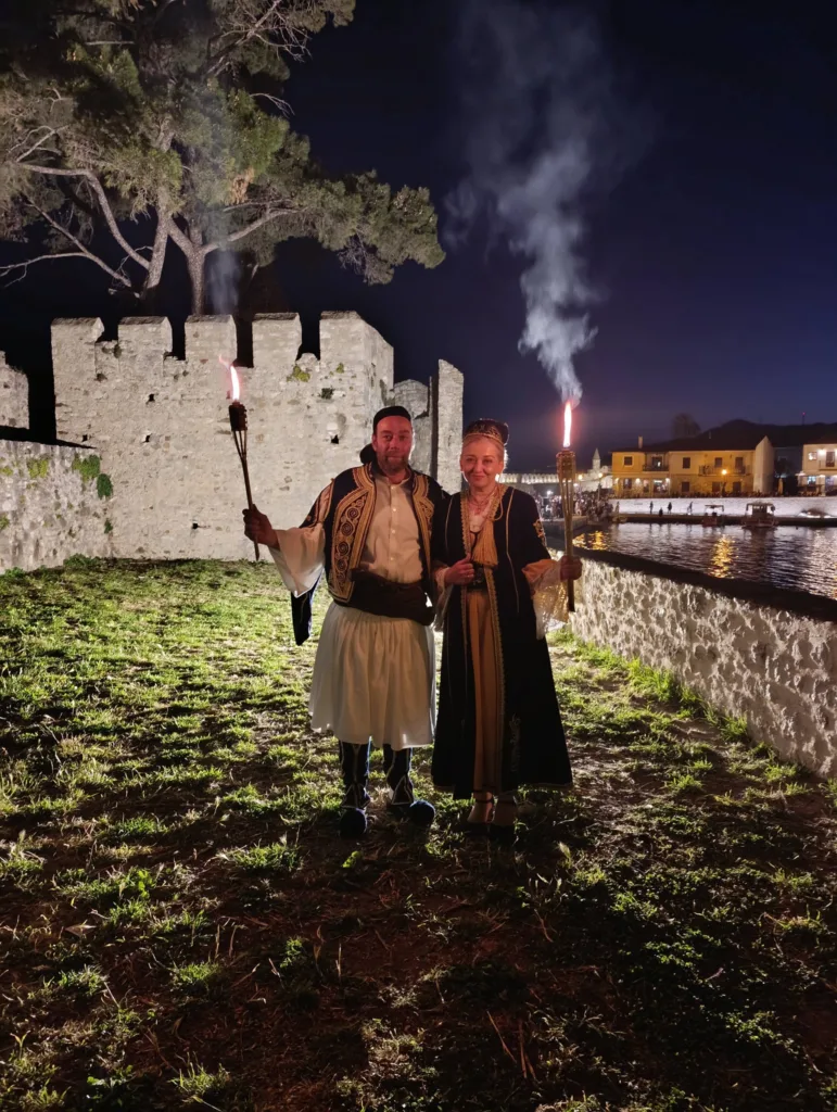 Οι Καλαβρυτινοί της Πάτρας, περήφανα, στη Ναύπακτο ΦΩΤΟ