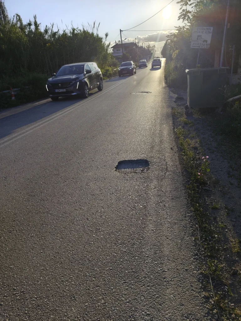 Αχαΐα: «Εσκασε» δρόμος και κατέστη επικίνδυνος ΦΩΤΟ