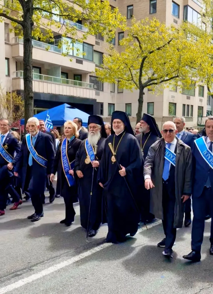 Με Ελπιδοφόρο και Κακλαμάνη ο Καλαβρύτων Ιερώνυμος στην 5η Λεωφόρο ΦΩΤΟ