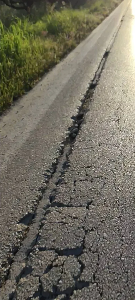 Αχαΐα: «Εσκασε» δρόμος και κατέστη επικίνδυνος ΦΩΤΟ