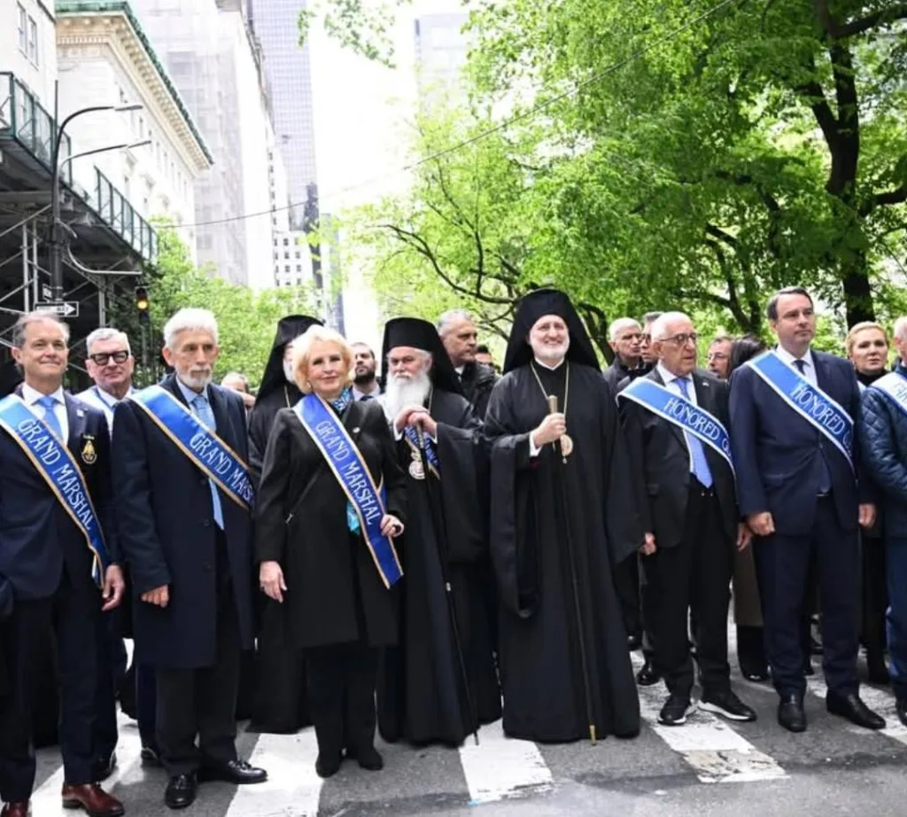 Με Ελπιδοφόρο και Κακλαμάνη ο Καλαβρύτων Ιερώνυμος στην 5η Λεωφόρο ΦΩΤΟ