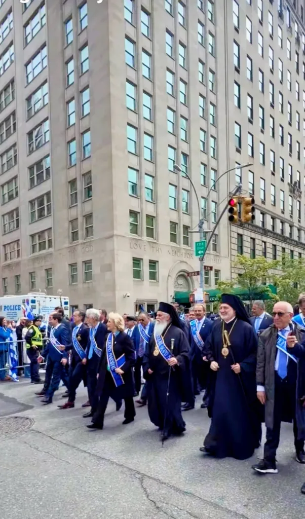 Με Ελπιδοφόρο και Κακλαμάνη ο Καλαβρύτων Ιερώνυμος στην 5η Λεωφόρο ΦΩΤΟ