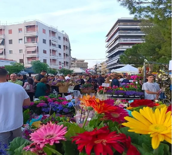 Η Πάτρα υποδέχεται το Μάη με λουλούδια και διασκέδαση σε δύο Πλατείες