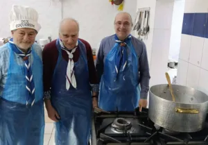 Στην Κουζίνα Αγάπης το 2ο Σύστημα Προσκόπων Πατρών ΦΩΤΟ