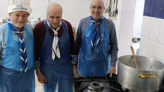 Στην Κουζίνα Αγάπης το 2ο Σύστημα Προσκόπων Πατρών ΦΩΤΟ