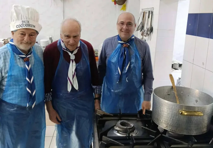 Στην Κουζίνα Αγάπης το 2ο Σύστημα Προσκόπων Πατρών ΦΩΤΟ