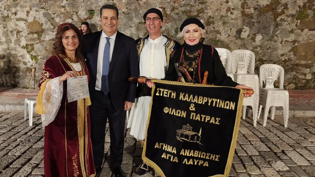 Οι Καλαβρυτινοί της Πάτρας, περήφανα, στη Ναύπακτο ΦΩΤΟ