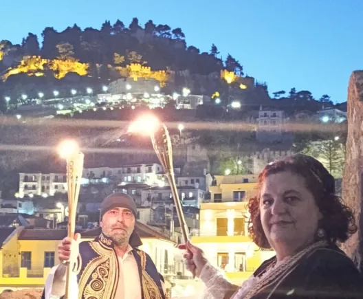 Οι Καλαβρυτινοί της Πάτρας, περήφανα, στη Ναύπακτο ΦΩΤΟ