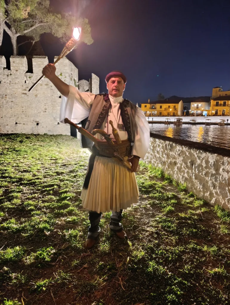 Οι Καλαβρυτινοί της Πάτρας, περήφανα, στη Ναύπακτο ΦΩΤΟ