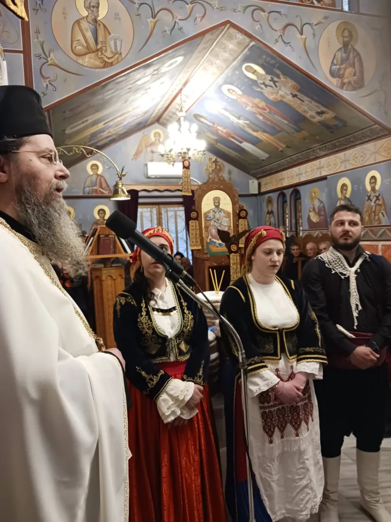 Περιφορά της εικόνας του Αγίου Νικοδήμου στο Ζαβλάνι Πατρών ΦΩΤΟ