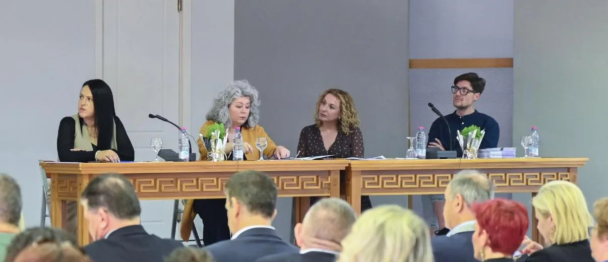 Η ημερίδα «Σχέσεις online: Διατηρώντας τα παιδιά συνδεδεμένα με τη ζωή» στην Κάτω Αχαΐα ΦΩΤΟ