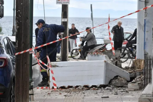 Κόρινθος: Μία σύλληψη για τον θάνατο της γυναίκας που καταπλακώθηκε από μπαλκόνι 26 Κόρινθος: Μία σύλληψη για τον θάνατο της γυναίκας που καταπλακώθηκε από μπαλκόνι