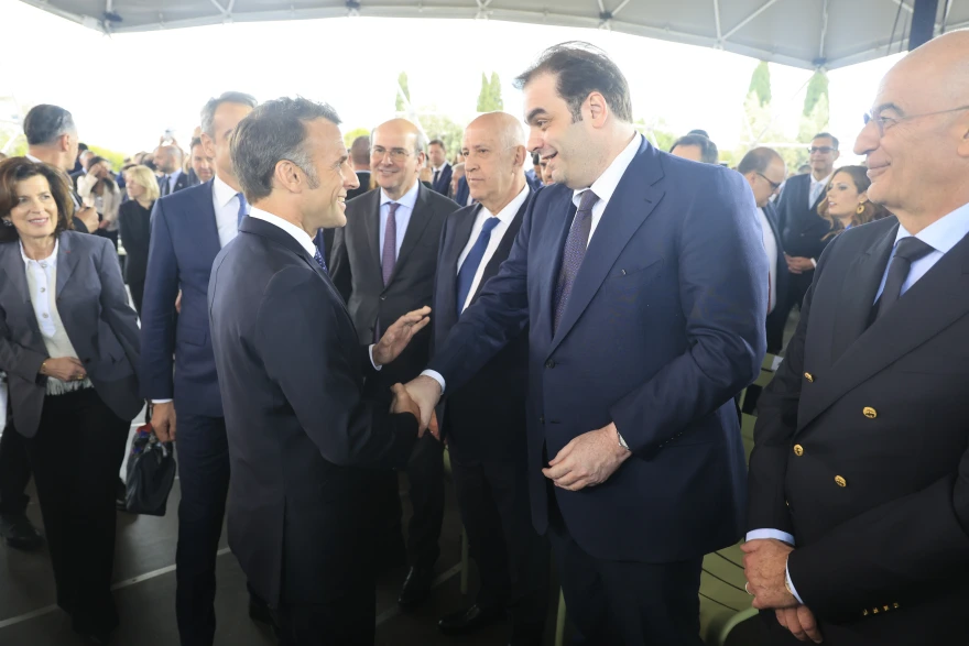 Μακρόν προς Μητσοτάκη: Μοντέλο οικονομικής προόδου η Ελλάδα ΦΩΤΟ