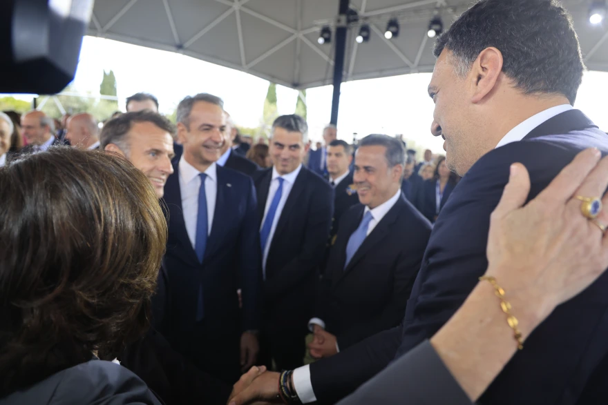 Μακρόν προς Μητσοτάκη: Μοντέλο οικονομικής προόδου η Ελλάδα ΦΩΤΟ