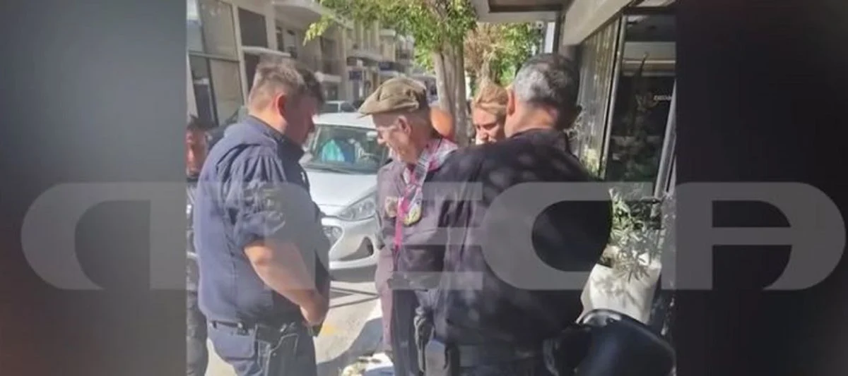 Πάτρα: Η στιγμή της σύλληψης του 89χρονου «πιστολέρο» του ΕΦΚΑ σε ξενοδοχείο ΦΩΤΟ