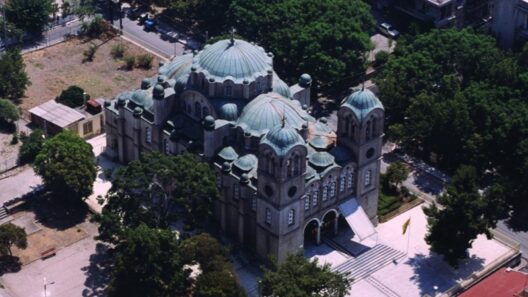 Πάτρα: Σάλος για το «κόψιμο» της...«Μουριάς του Παυσανία»