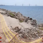 Αραχωβίτικα: Χάνεται ο δρόμος από τη θάλασσα ΦΩΤΟ