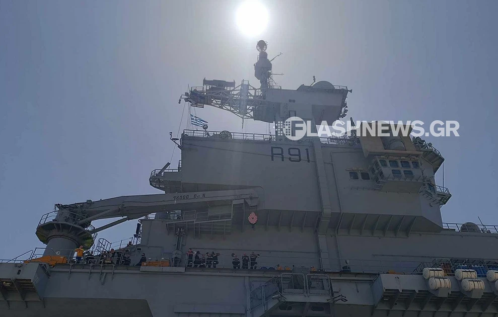Φωτογραφίες μέσα από το Γαλλικό αεροπλανοφορο «de Gaull», κατέπλευσε στη Σούδα