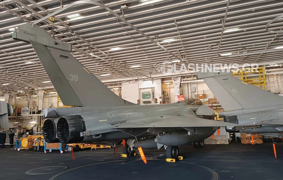 Φωτογραφίες μέσα από το Γαλλικό αεροπλανοφορο «de Gaull», κατέπλευσε στη Σούδα