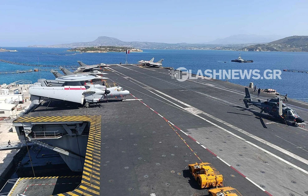 Φωτογραφίες μέσα από το Γαλλικό αεροπλανοφορο «de Gaull», κατέπλευσε στη Σούδα
