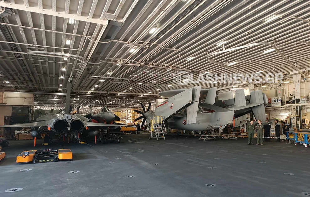 Φωτογραφίες μέσα από το Γαλλικό αεροπλανοφορο «de Gaull», κατέπλευσε στη Σούδα