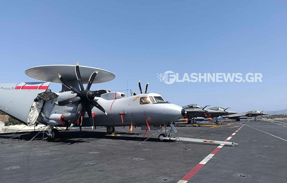 Φωτογραφίες μέσα από το Γαλλικό αεροπλανοφορο «de Gaull», κατέπλευσε στη Σούδα