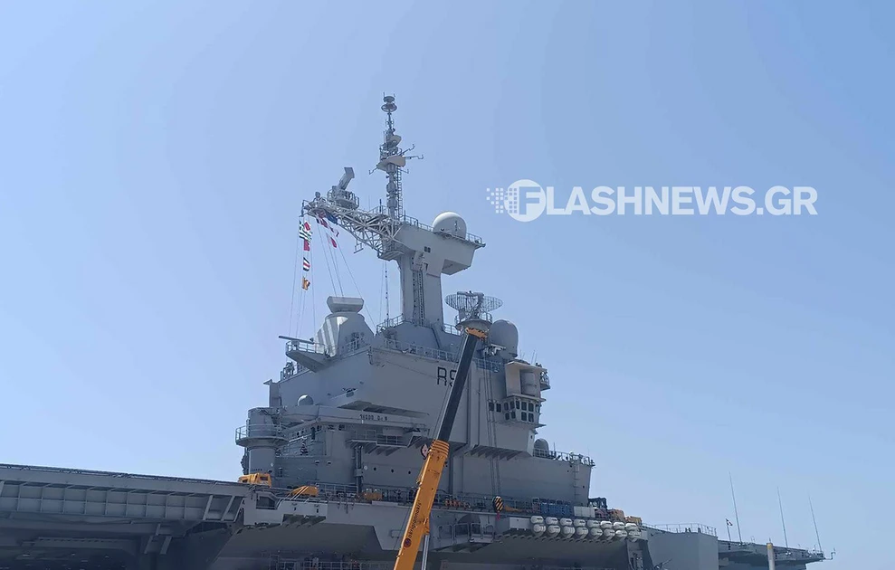 Φωτογραφίες μέσα από το Γαλλικό αεροπλανοφορο «de Gaull», κατέπλευσε στη Σούδα