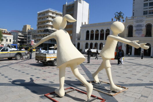 Στολισμός της Πάτρας εν όψει Πρωτομαγιάς ΦΩΤΟ