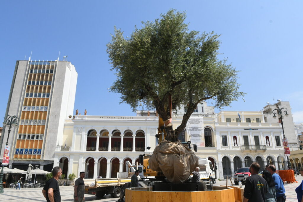 Στολισμός της Πάτρας εν όψει Πρωτομαγιάς ΦΩΤΟ