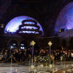 Πλήθη πιστών προσκύνησαν τον Εσταυρωμένο στην Πάτρα ΦΩΤΟ