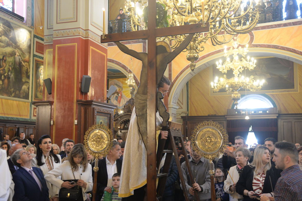 Η Ακολουθία της Αποκαθήλωσης στην Ευαγγελίστρια Πάτρας ΦΩΤΟ