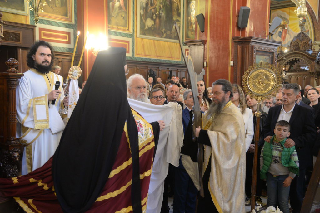 Η Ακολουθία της Αποκαθήλωσης στην Ευαγγελίστρια Πάτρας ΦΩΤΟ