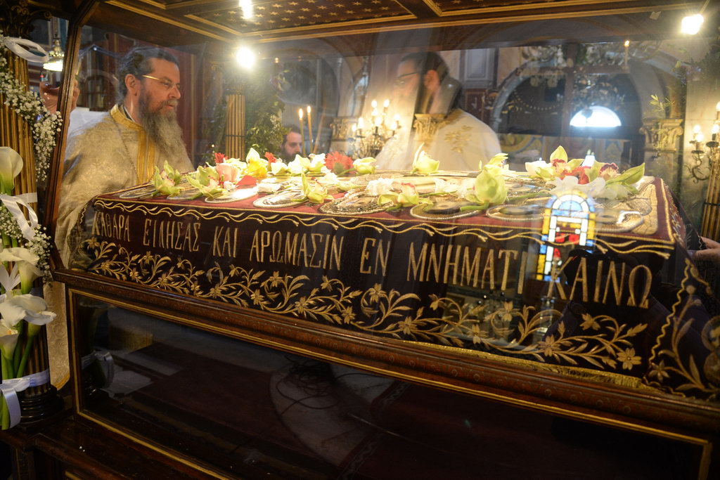 Η Ακολουθία της Αποκαθήλωσης στην Ευαγγελίστρια Πάτρας ΦΩΤΟ