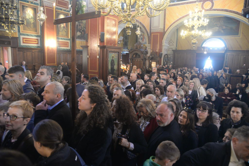 Η Ακολουθία της Αποκαθήλωσης στην Ευαγγελίστρια Πάτρας ΦΩΤΟ