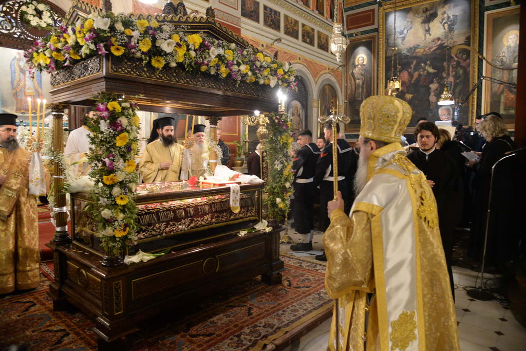 Η επίσημη Περιφορὰ του Επιταφίου από την Ιερά Μητρόπολη Πατρών ΦΩΤΟ