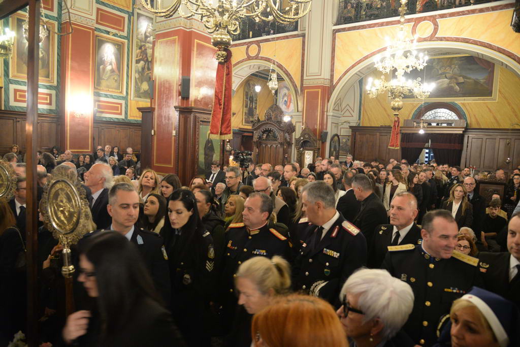 Η επίσημη Περιφορὰ του Επιταφίου από την Ιερά Μητρόπολη Πατρών ΦΩΤΟ