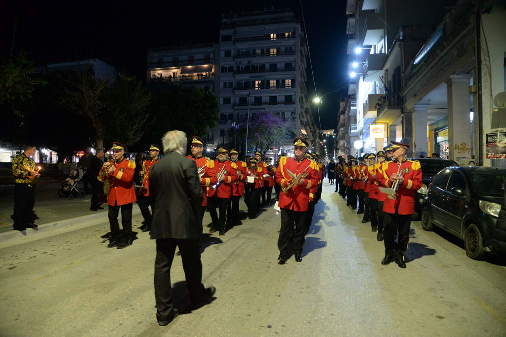 Η επίσημη Περιφορὰ του Επιταφίου από την Ιερά Μητρόπολη Πατρών ΦΩΤΟ