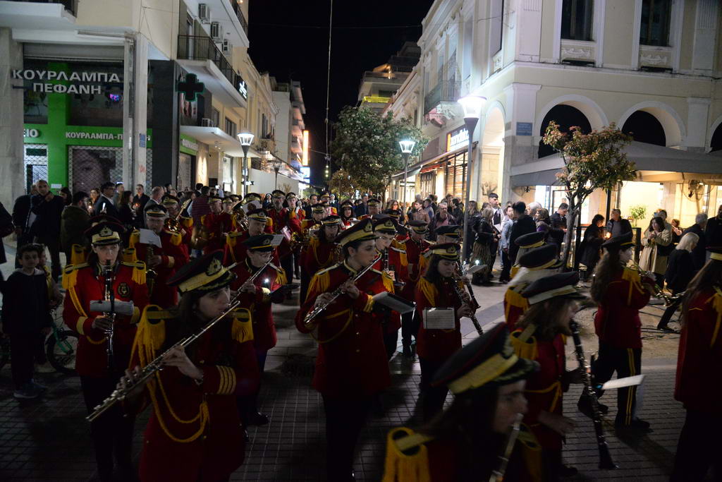 Η επίσημη Περιφορὰ του Επιταφίου από την Ιερά Μητρόπολη Πατρών ΦΩΤΟ