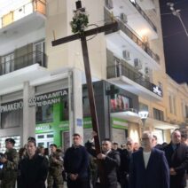 Η επίσημη Περιφορὰ του Επιταφίου από την Ιερά Μητρόπολη Πατρών ΦΩΤΟ