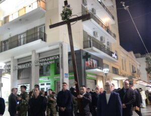 Η επίσημη Περιφορὰ του Επιταφίου από την Ιερά Μητρόπολη Πατρών ΦΩΤΟ