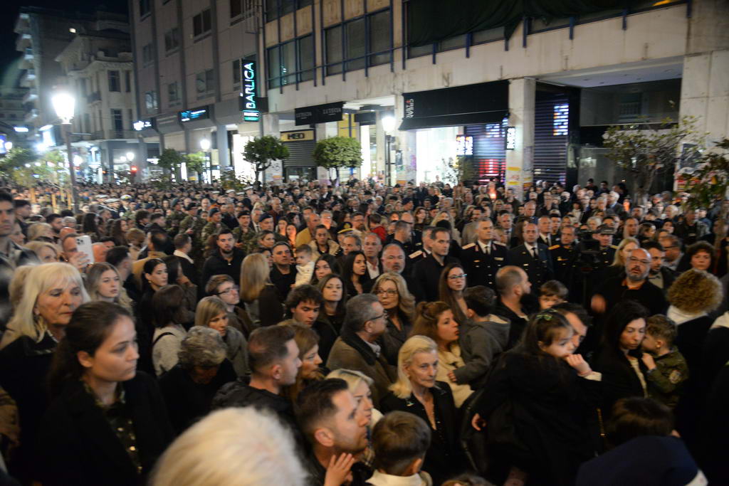 Η επίσημη Περιφορὰ του Επιταφίου από την Ιερά Μητρόπολη Πατρών ΦΩΤΟ