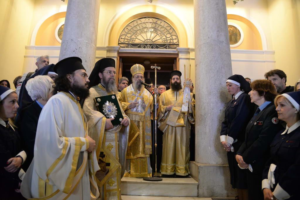 Η επίσημη Περιφορὰ του Επιταφίου από την Ιερά Μητρόπολη Πατρών ΦΩΤΟ