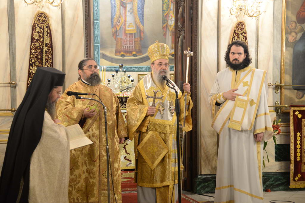 Η επίσημη Περιφορὰ του Επιταφίου από την Ιερά Μητρόπολη Πατρών ΦΩΤΟ